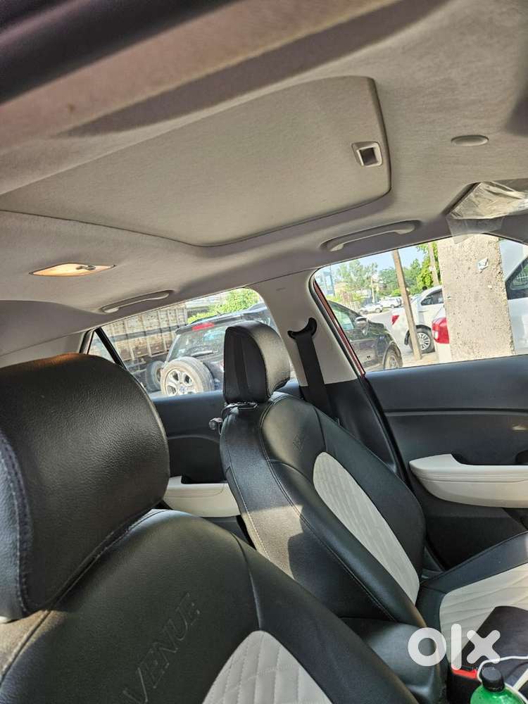 Hyundai Venue Petrol 2024