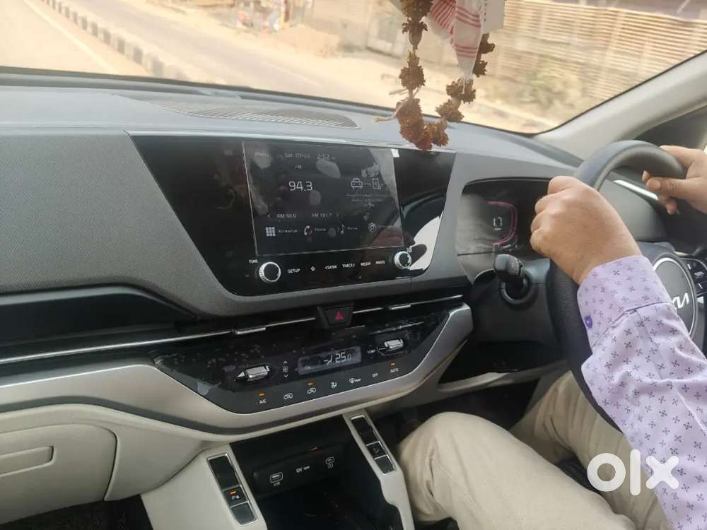 Kia Carens 2024 Petrol 4000 Km Driven