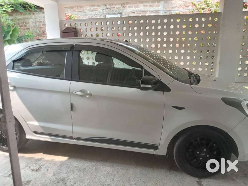 Ford Figo Titanium Blu 2020