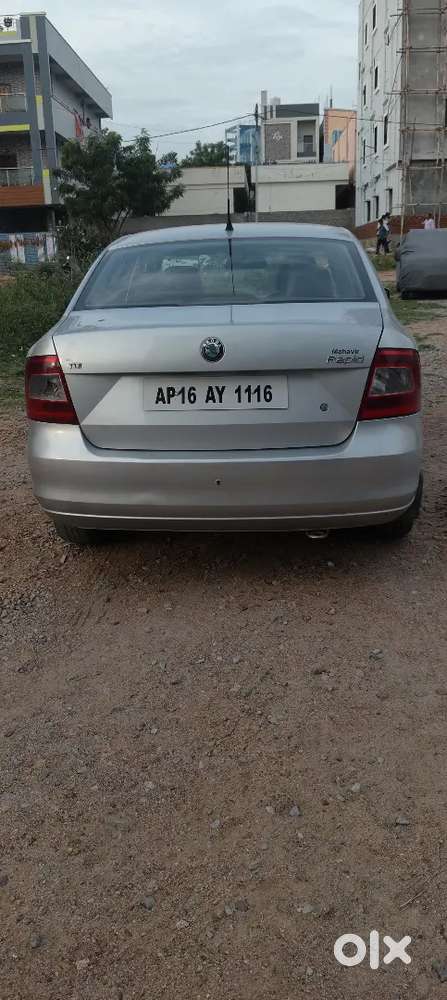Skoda Rapid Elegance 2013