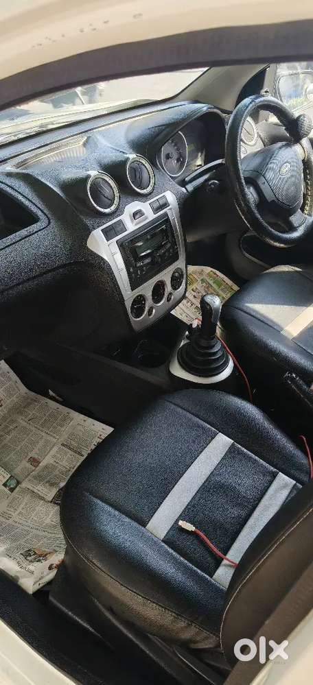 Ford Figo Titanium Petrol 2011