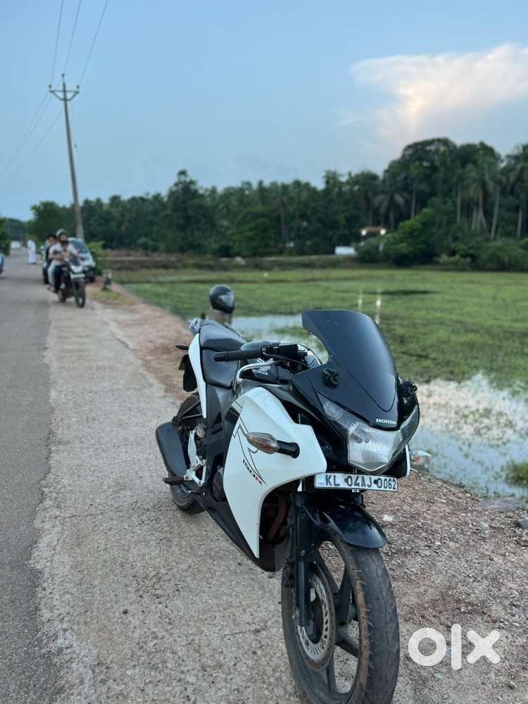 Honda CBR150 R 2016