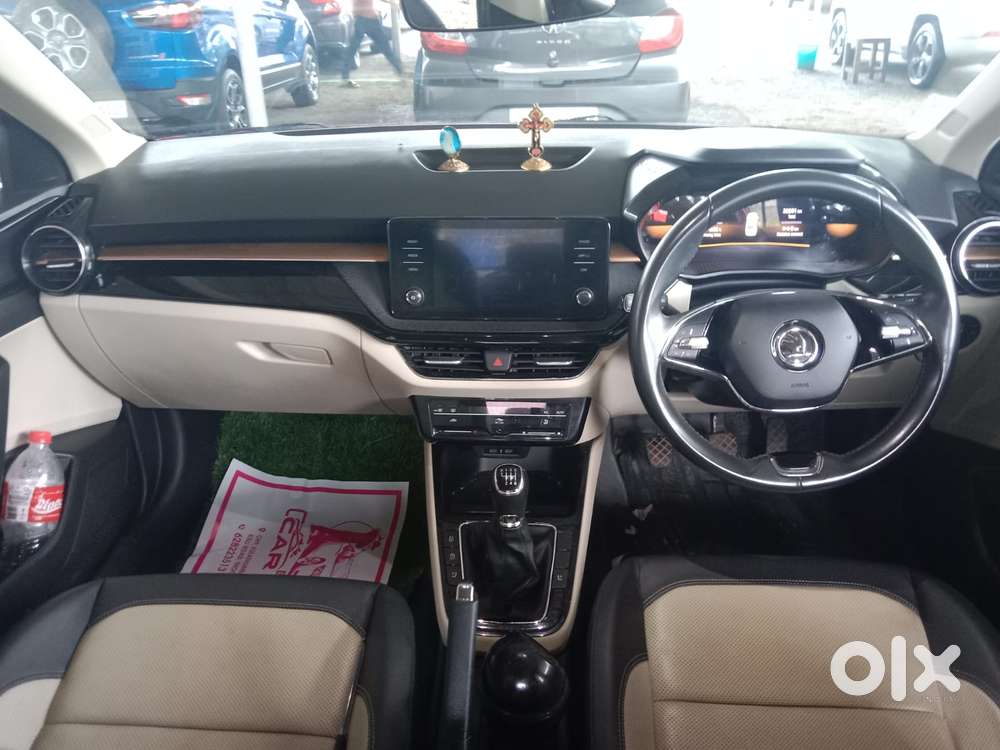 Skoda Slavia Style 1.0l Tsi Mt, 2023, Petrol