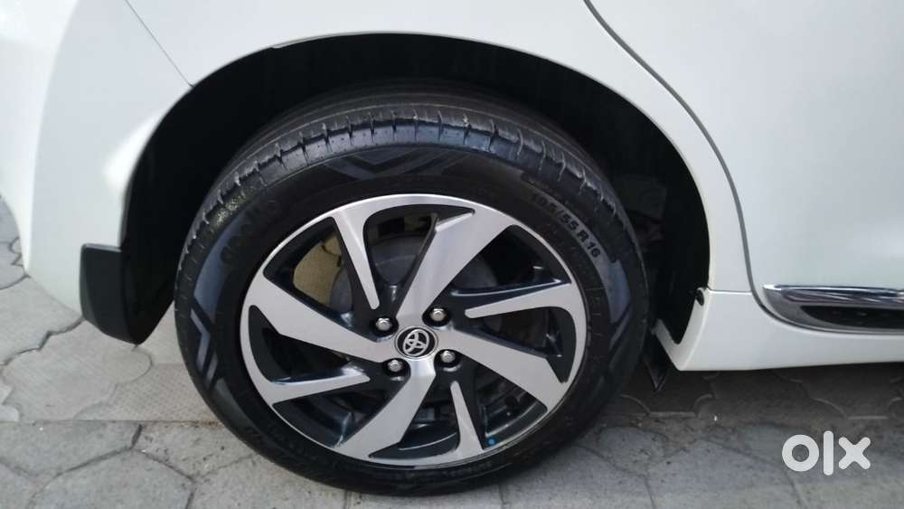 Toyota Glanza, 2023, Petrol