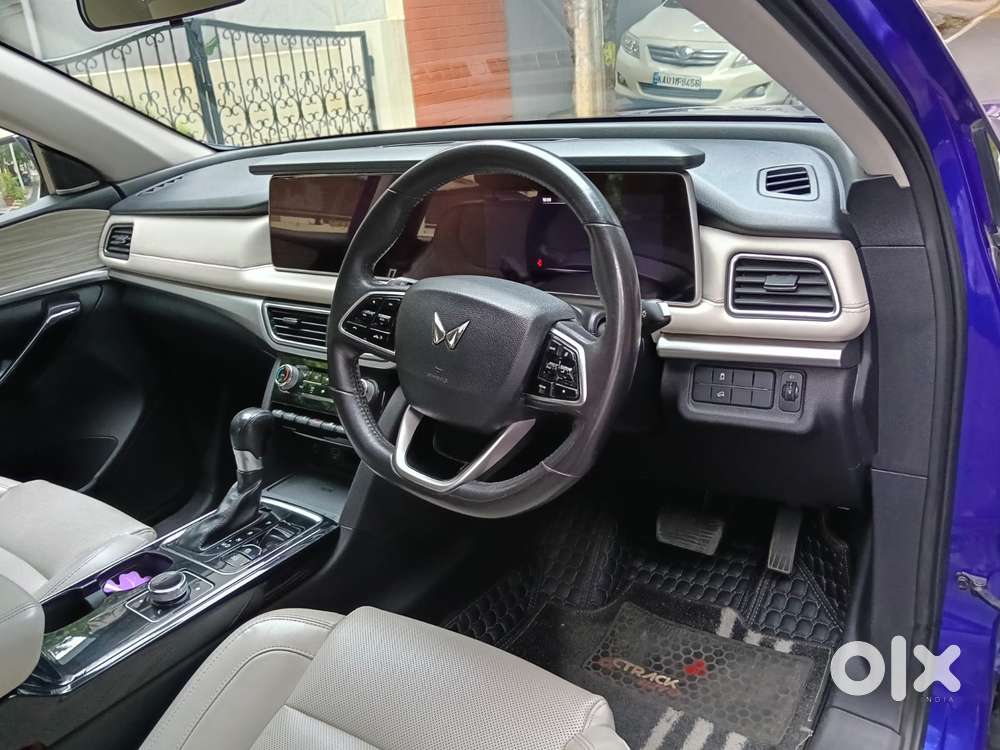 Mahindra Xuv700 2.0 Ax 7 Petrol At Luxury Pack Str, 2025, Petrol