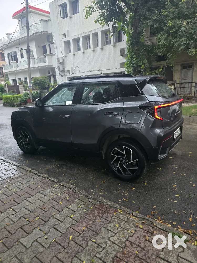 Mahindra Xuv300 Ax5 2024