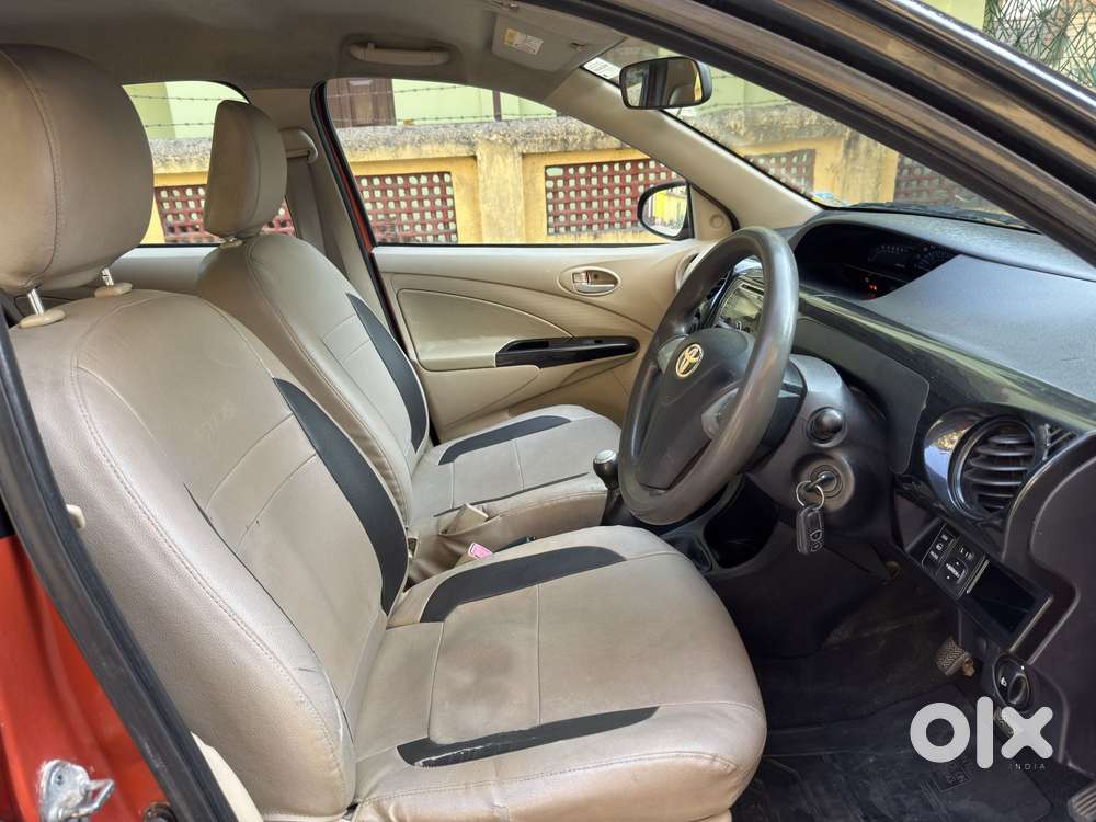 Toyota Etios Liva V Dual Tone, 2018, Petrol