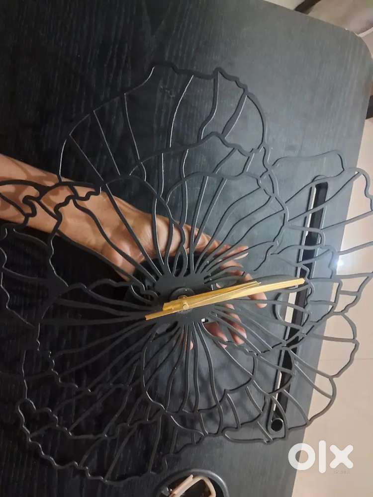 Clock metal black