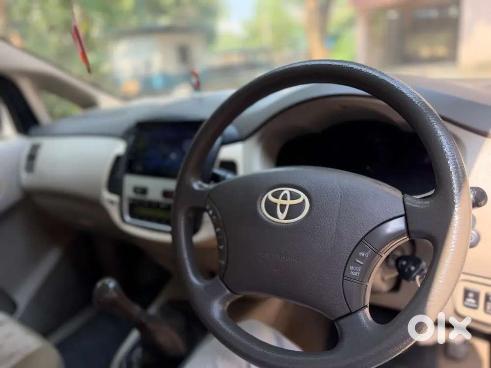 Toyota Innova Vx 7 2011