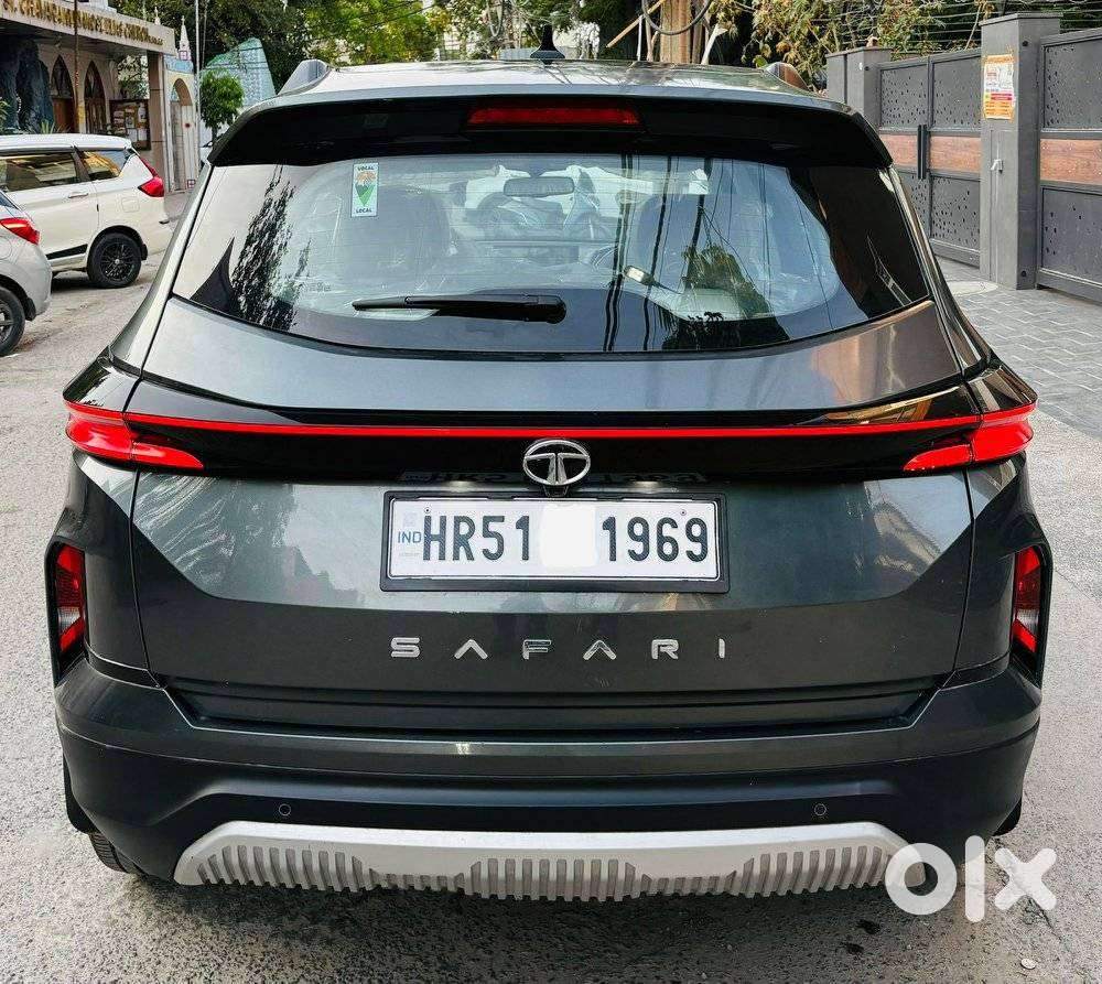 Tata Safari Accomplished Dark Edition At, 2024