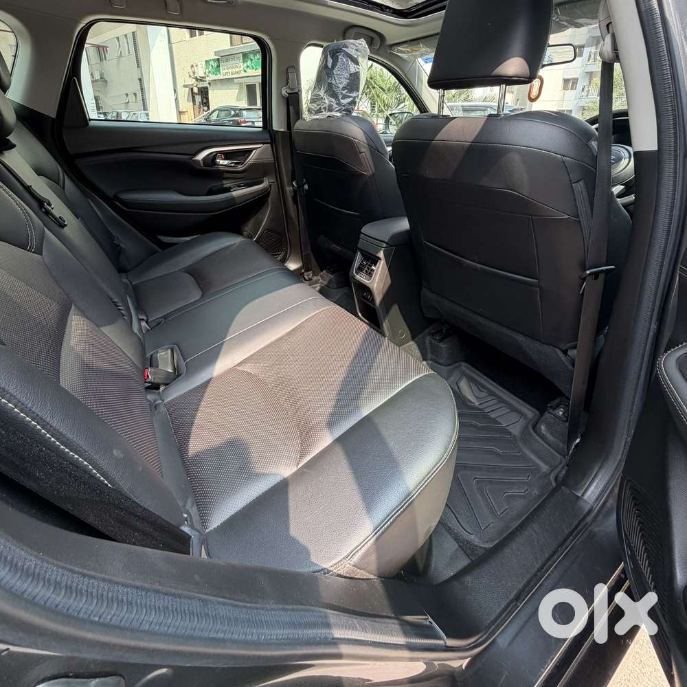 Maruti Suzuki Grand Vitara 1.5 Alpha Plus Intelligent Hybrid Ecvt, 2..