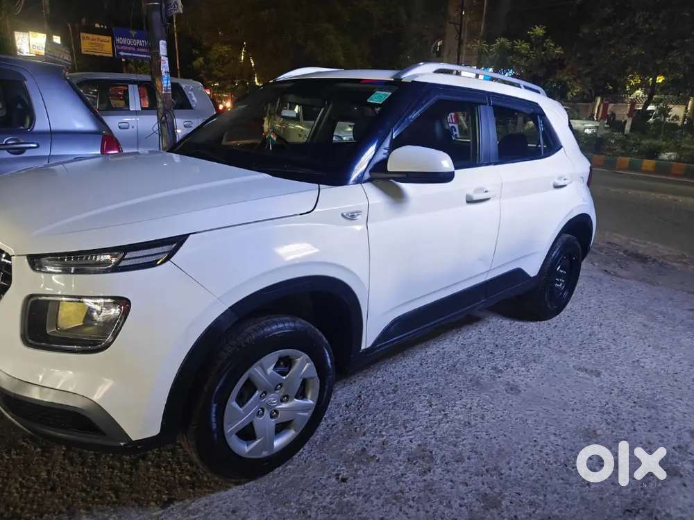 Hyundai Venue 2021 Petrol 38152 Km Driven