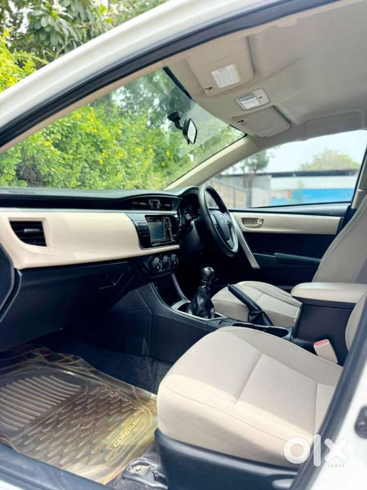 Toyota Corolla Altis 1.8 J, 2015, Petrol