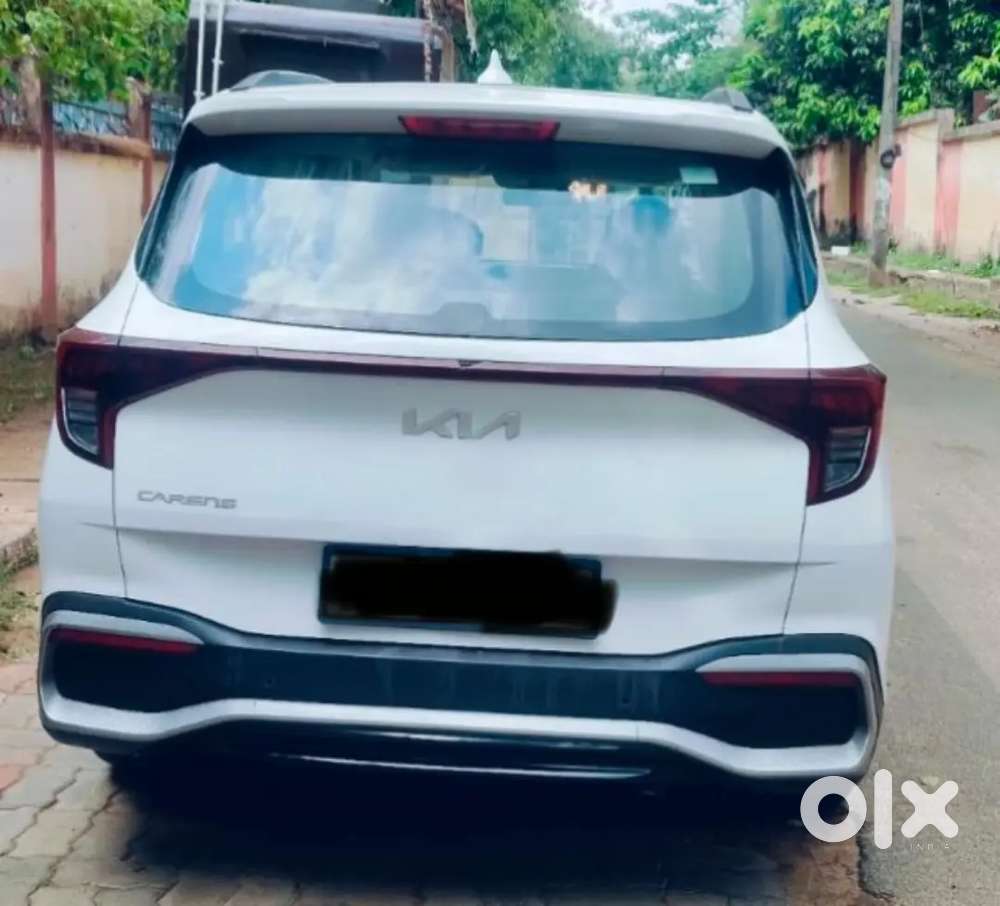 Kia Carens 2023 Petrol Well Maintained