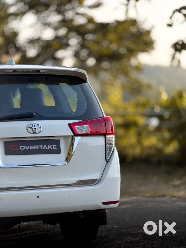 Toyota Innova Crysta 2.4 G Mt 7 Str, 2018, Diesel