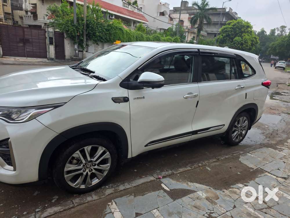 Toyota Innova Hycross 2.0 Zx Hybrid 7 Str, 2024, Cng & Hybrids