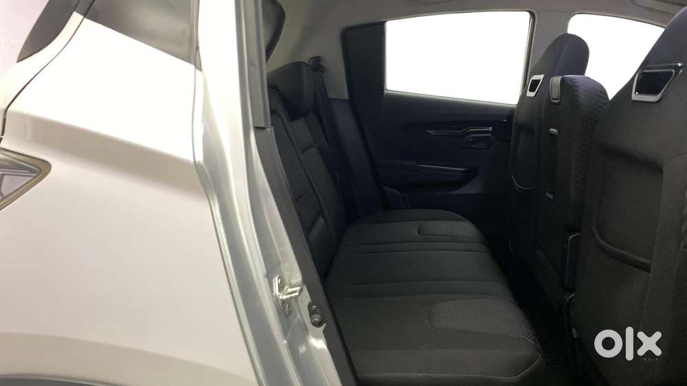 Mahindra Kuv100 Nxt 1.2 K8 Petrol 6 Str Dual Tone, 2018, Petrol