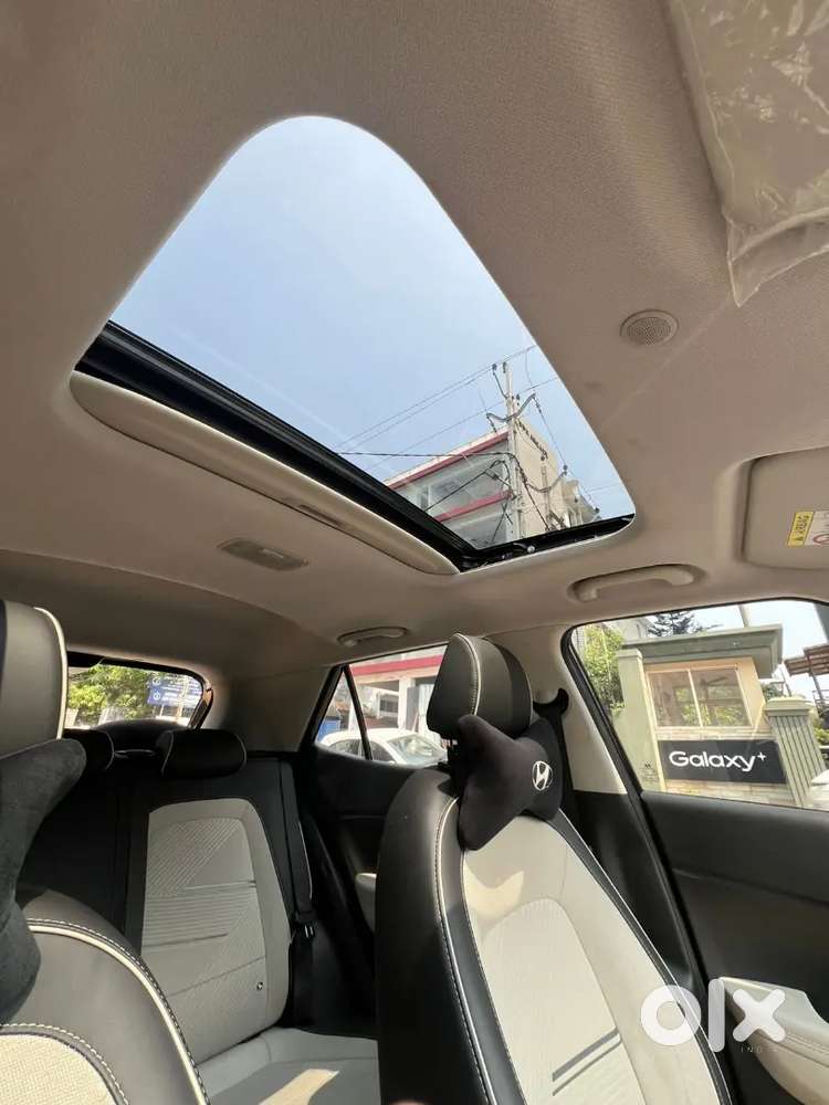 Hyundai Venue 2024 Petrol Well Maintained