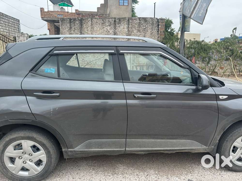 Hyundai Venue Petrol 2022