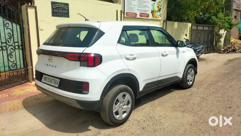 Hyundai Venue 2022 Petrol 51000 Km Driven