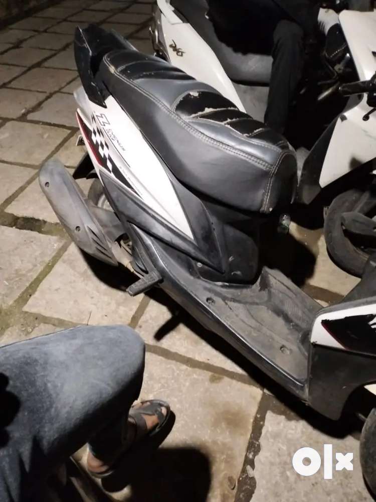 Second hand scooty in best sale mira road