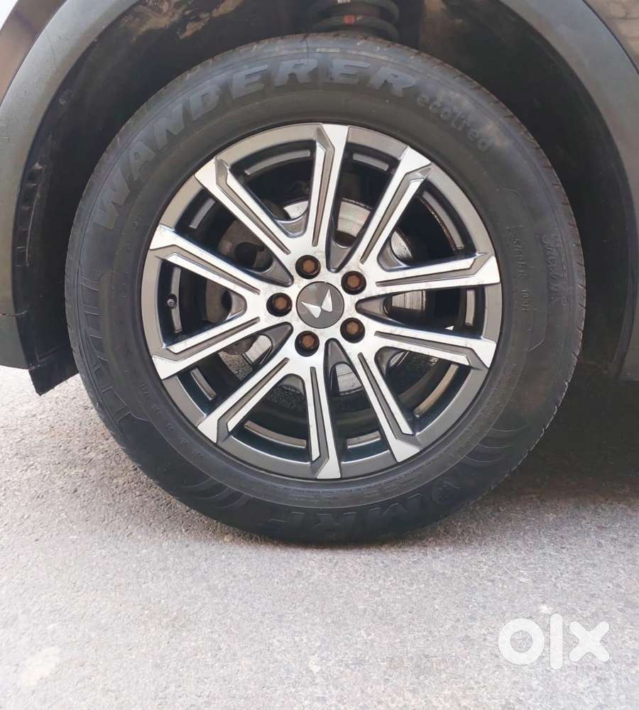 Mahindra Xuv700 2.0 Ax 7 Petrol At Luxury Pack Str, 2021, Petrol