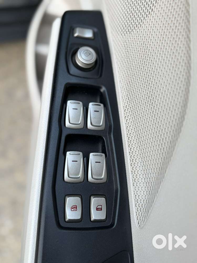 Mahindra Xuv300 W8, 2023, Petrol