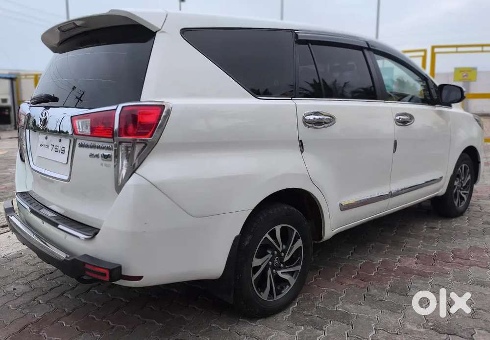 Innova Crysta 2.4 Vx Mt Very Good Condition Just Now Service Done