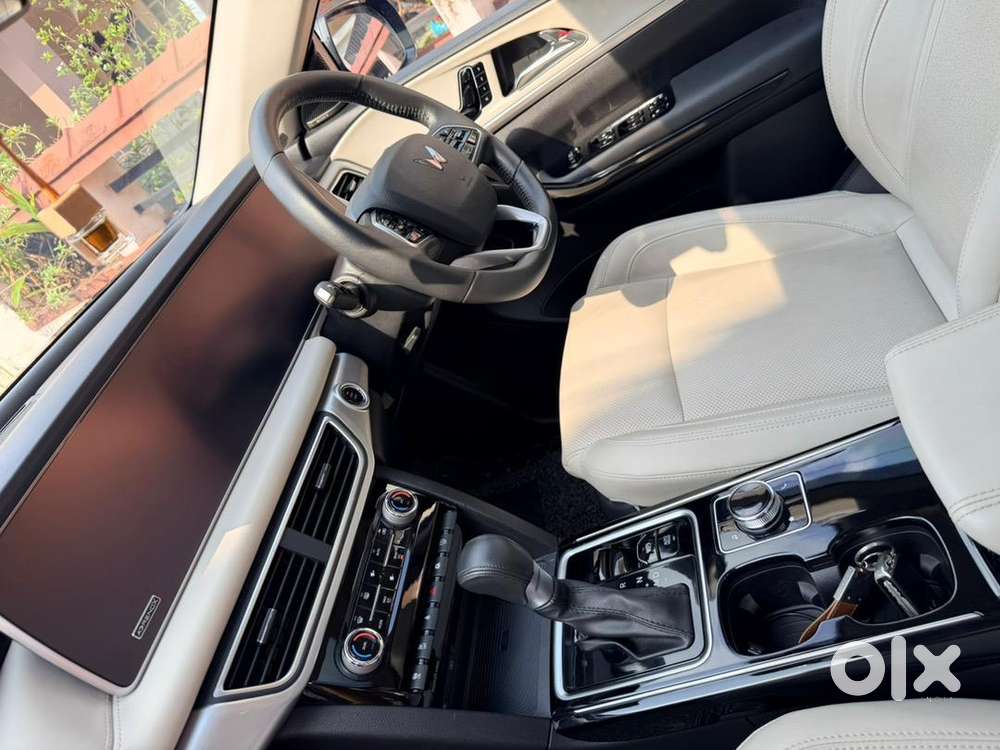 Mahindra Xuv700 Ax7l Petrol Automatic – Premium Condition