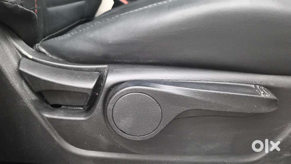 Mahindra Xuv 3xo Ax5 Pm Mt, 2025, Petrol