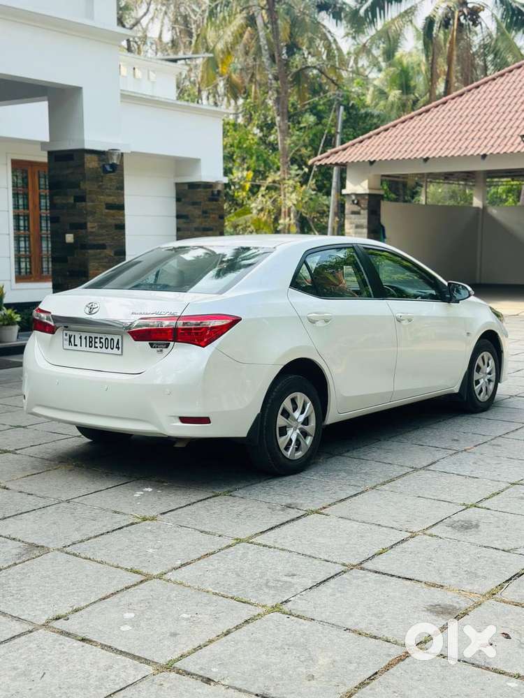 Toyota Corolla Altis 1.8 J, 2016, Petrol