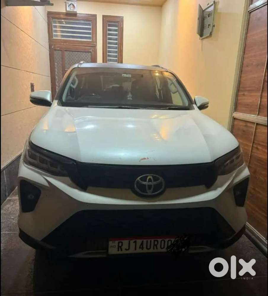 Toyota Fortuner 2.8 Legender 4x2, 2022, Diesel