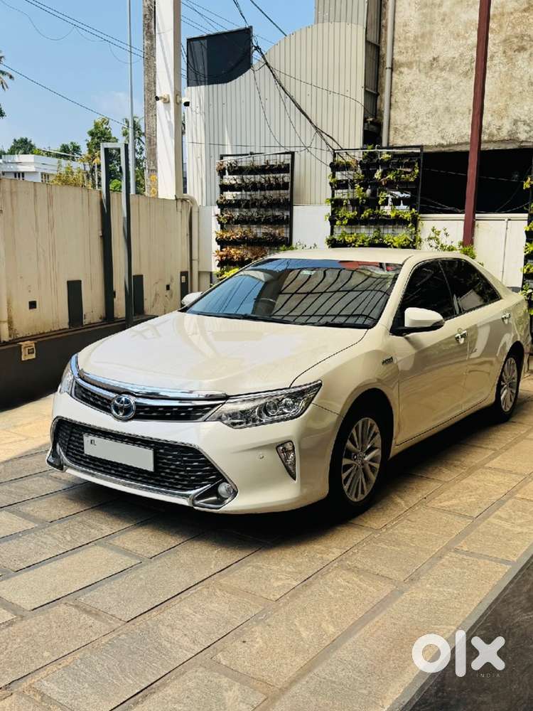 Toyota Camry Hybrid 2016-17