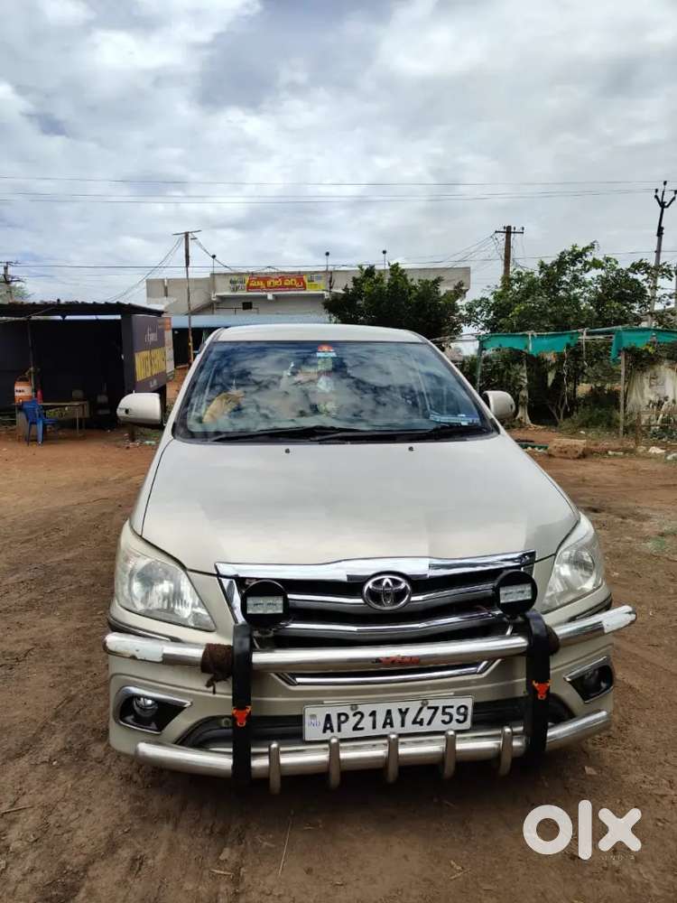 Toyota Innova 2014 Diesel 288600 Km Driven