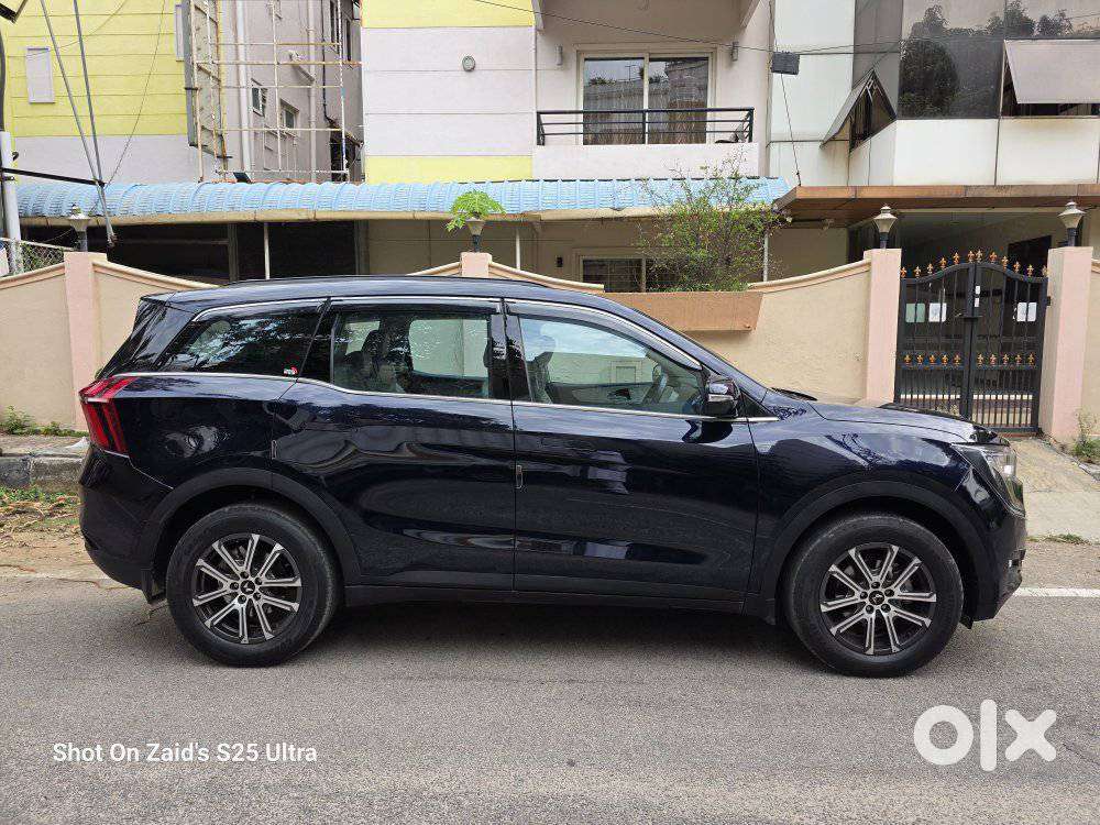Mahindra Xuv700 2.0 Ax 7 Petrol Mt Str, 2025, Petrol