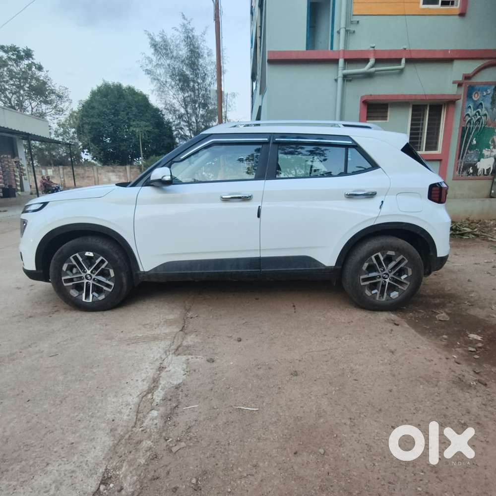 Hyundai Venue 2024 Diesel Well Maintained