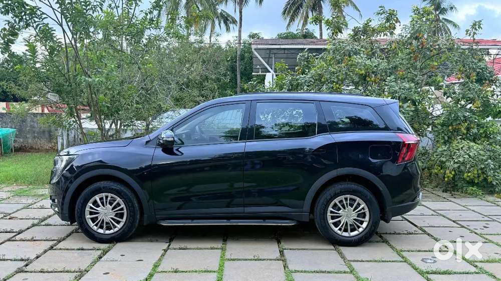 Mahindra Xuv700 2024 Petrol 15000 Km Driven 7 Seater
