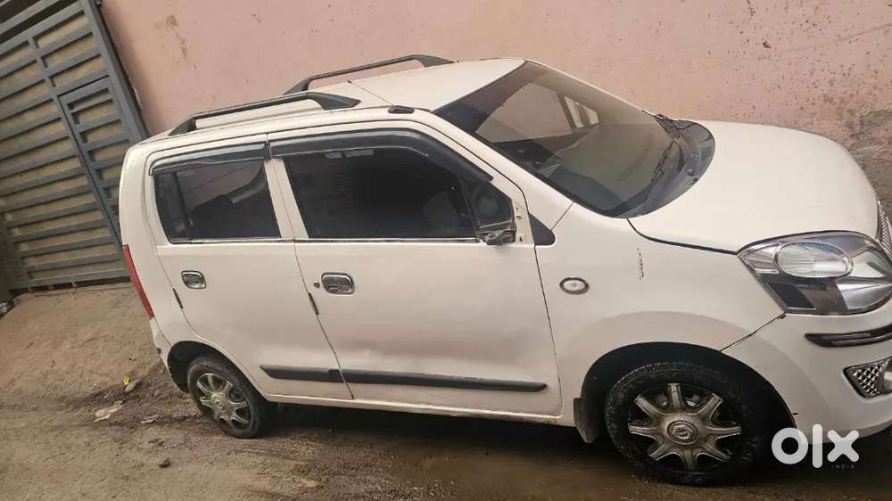 Maruti Suzuki Wagon R Lxi 2015.  Company Fitting Cng +petrol