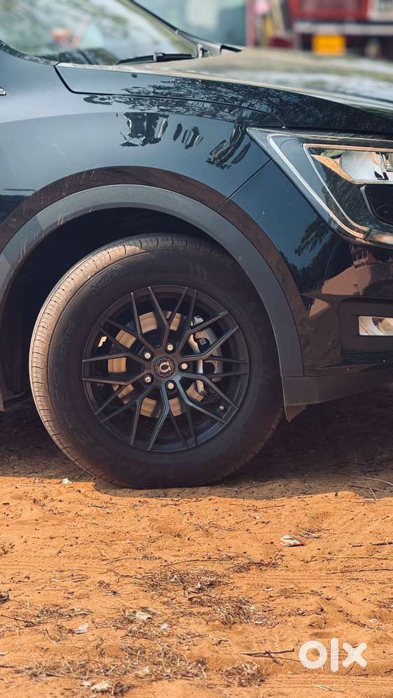 Mahindra Xuv700 Mx Petrol Manual – 2025  Almost New  2900 Km Driven