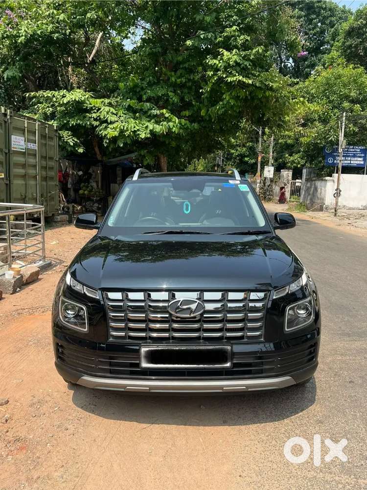 Hyundai Venue 2024 Petrol Well Maintained