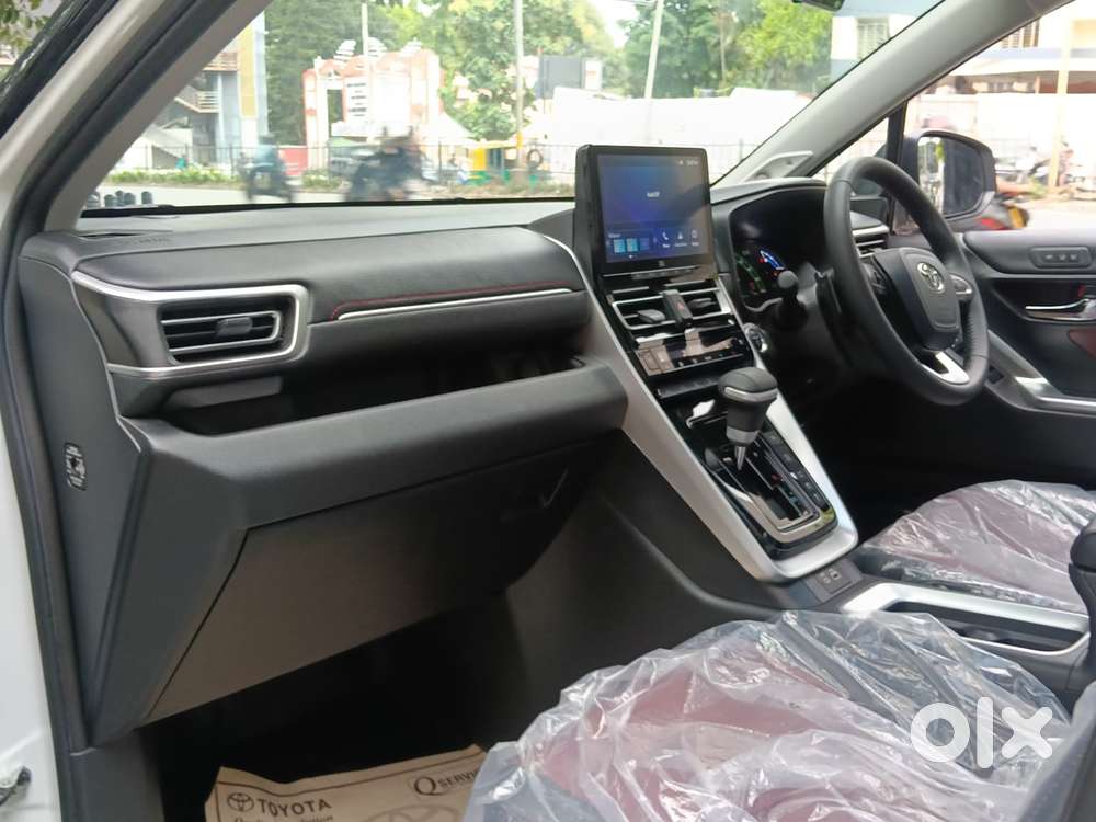 Toyota Innova Hycross 2.0 Zx Hybrid 7 Str, 2025, Petrol