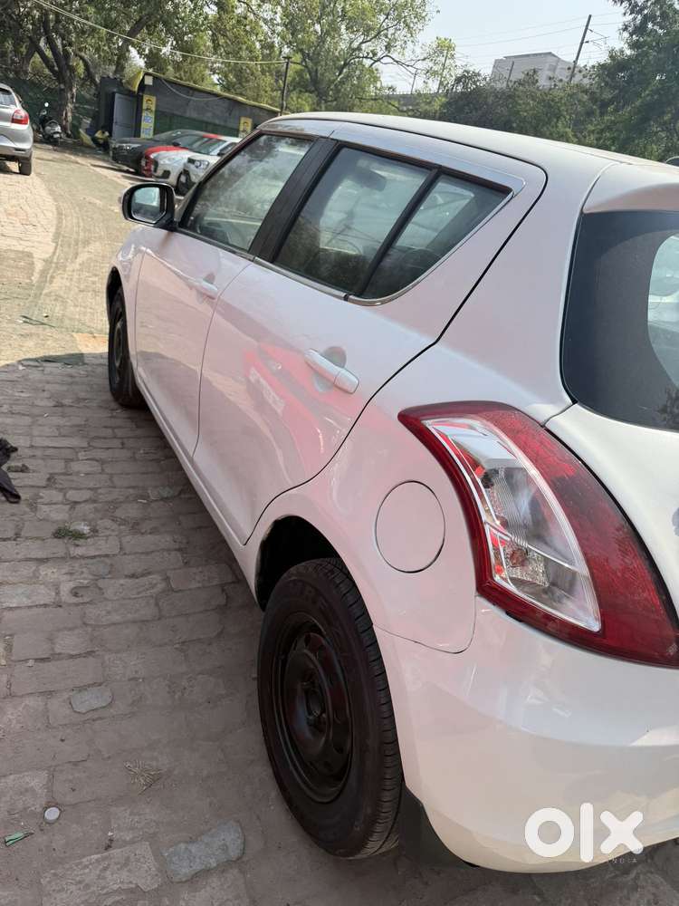 Maruti Suzuki Swift Vxi 1.2 Abs Bs-iv, 2016, Petrol