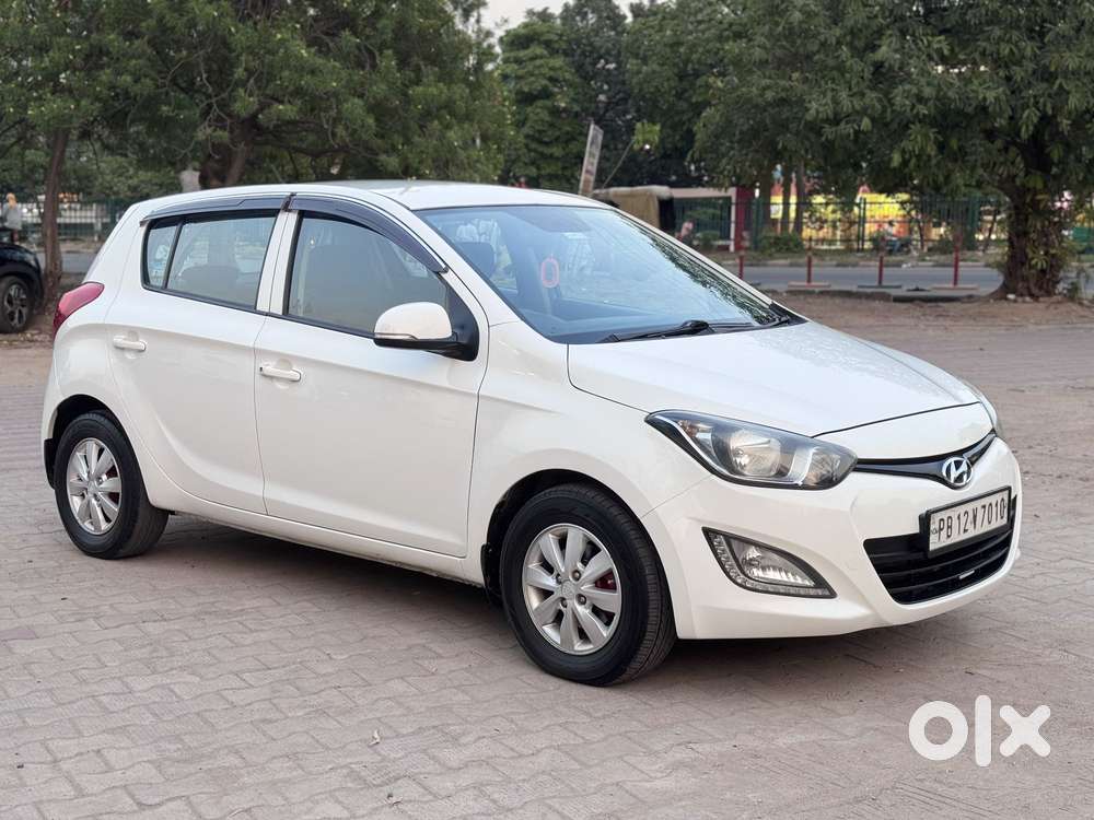 Hyundai I20 Asta 1.4 Crdi With Avn 6 Speed, 2014, Diesel