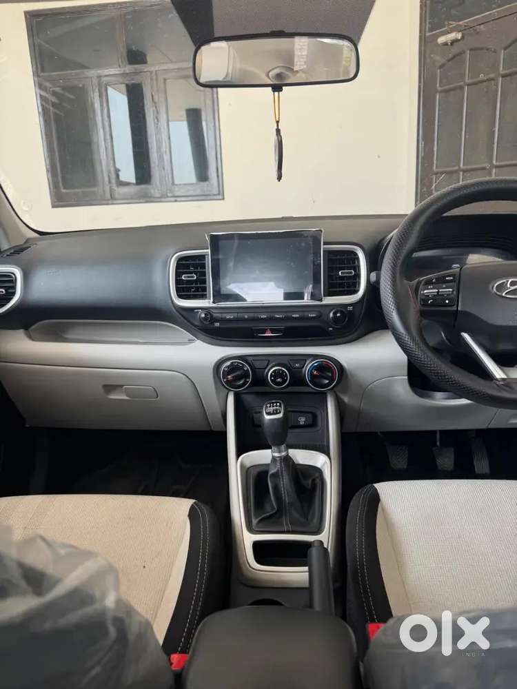 Venue S Plus
2025 Model
Alloy Wheel
Brand New Condition
