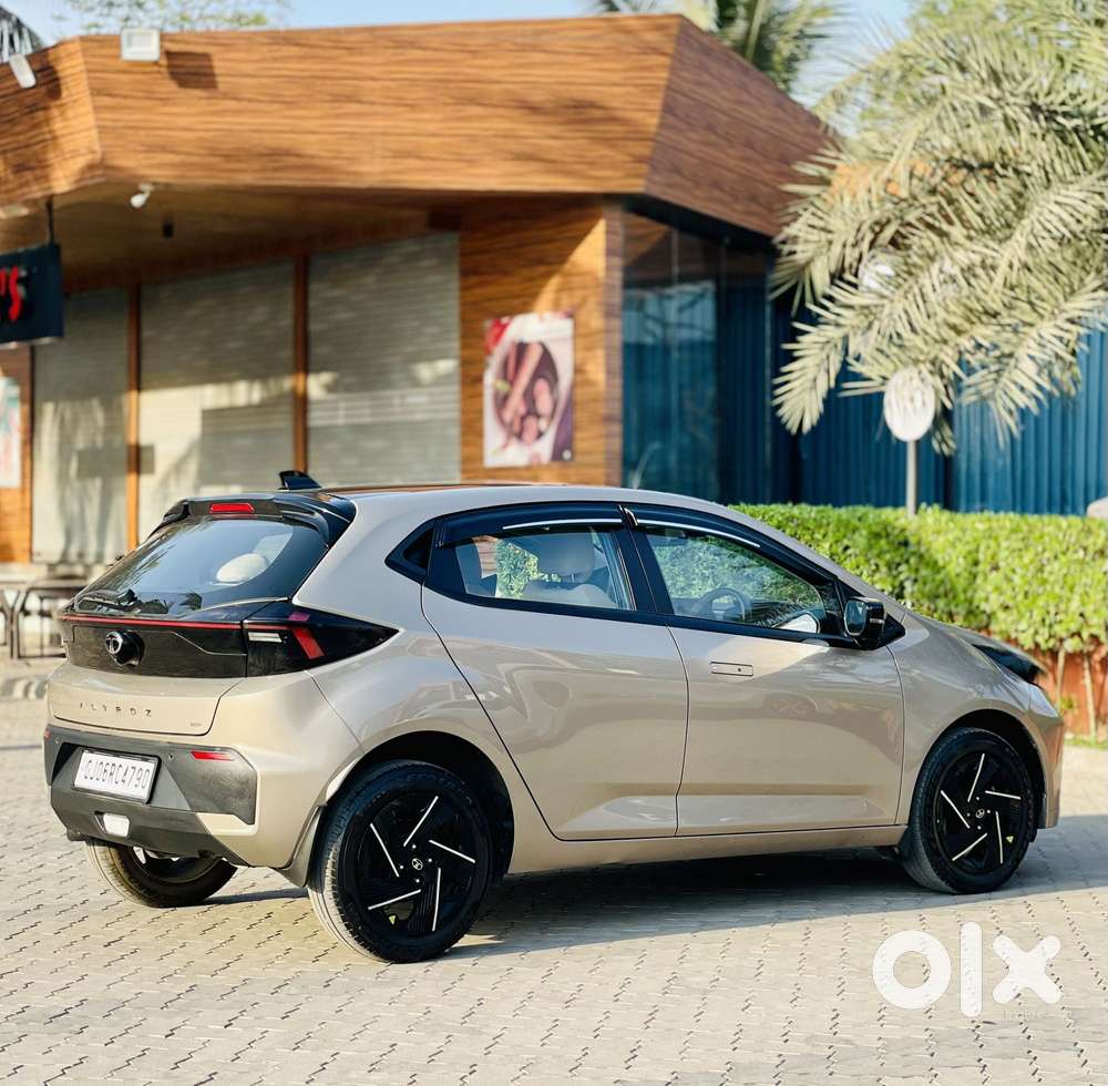 Tata Altroz Creative S, 2025, Petrol