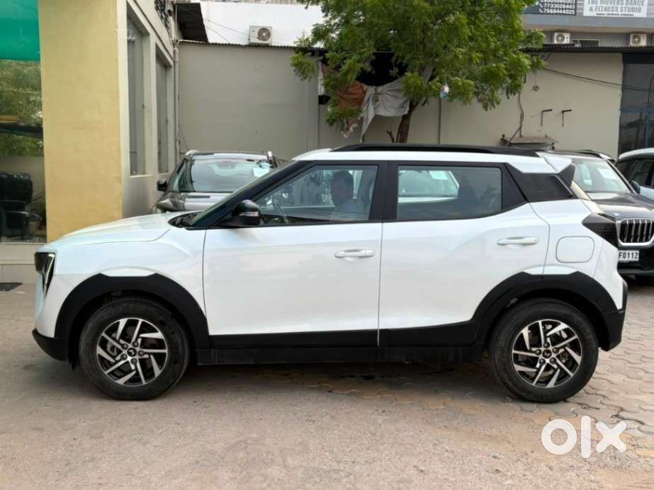 Mahindra Xuv 3xo Ax5 Pm Mt, 2025, Petrol