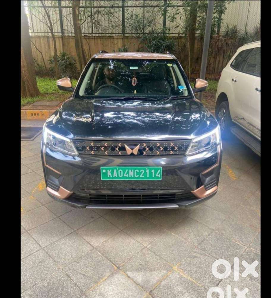 Top End Mahindra Xuv400 Black With The Extra Large 37.kw Battery