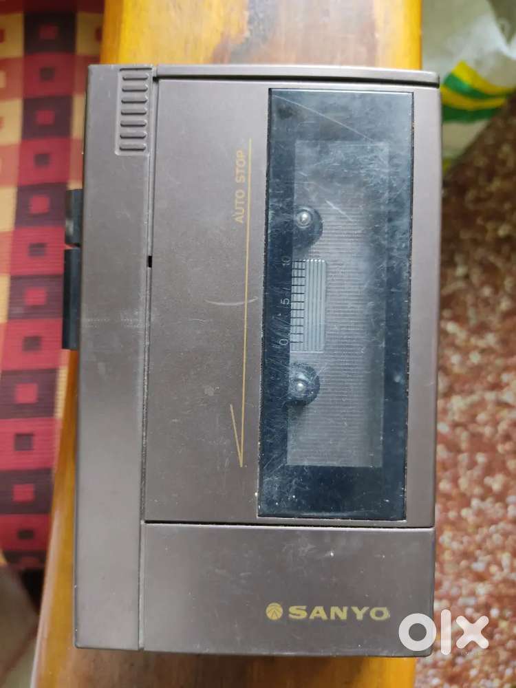VINTAGE Sanyo M1010 Cassette Tape Recorder. Not working Musical