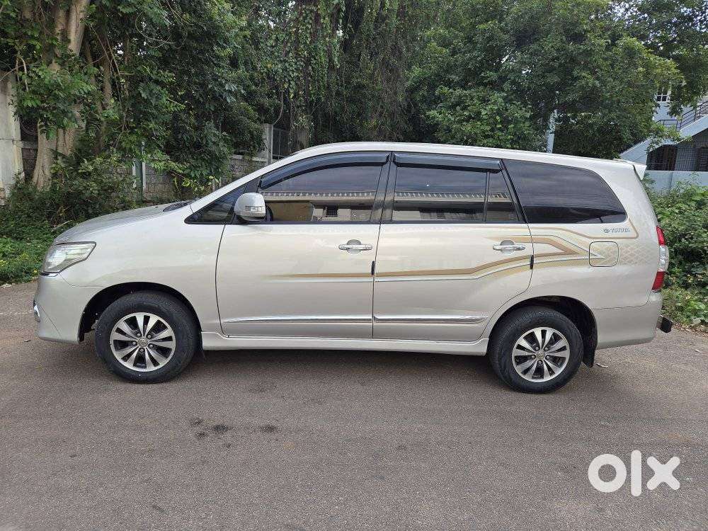 Toyota Innova 2.5 Vx 8 Seater Bs Iv, 2016, Diesel