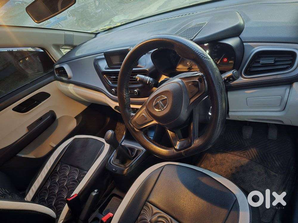 Tata Altroz 1.2 Xe, 2022, Petrol
